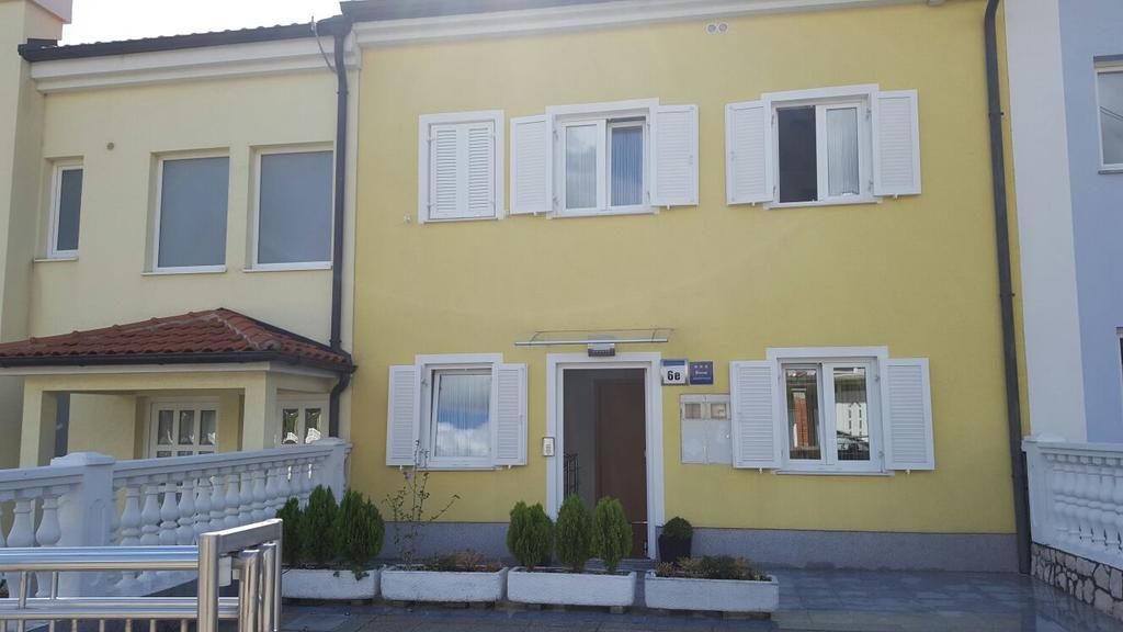 Haus Ella Apartment Novi Vinodolski Exterior photo